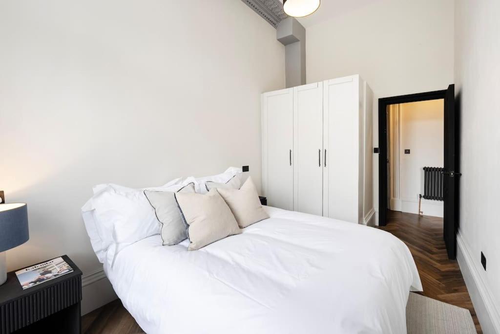 High End Free Parking Wifi Balcony Ensuite เชลเทนแฮม ภายนอก รูปภาพ